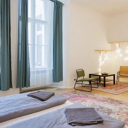 Generous In Central 4 Apartment *