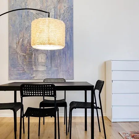 Apartment Generous In Central 4 Berlin